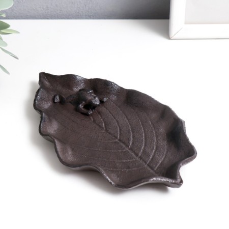 Souvenir cast iron stand "Frog on the sheet" 1x19x11 cm-3