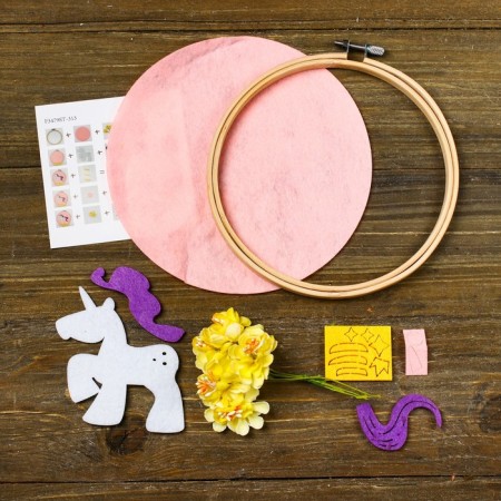Application from textile details on the hoop "Unicorn"-2