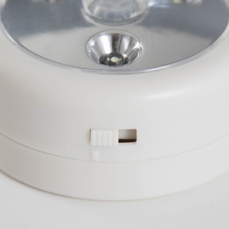 A nightlight with a “Andi” sensor LED 1W from the batteries 3HAAA white (furniture) 7x7x2.9 cm Risalux-6