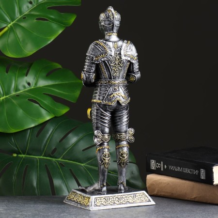 Figure "Knight" 11x13x38cm-2