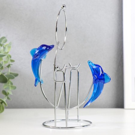 Dolphins pendulum opposite each other with a ring of 16 x 9.5 x 18 cm