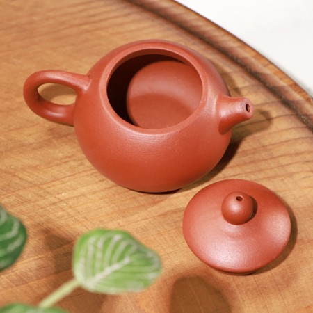 Figure for the tea ceremony "Texta" 7.5x5x4.5cm-1