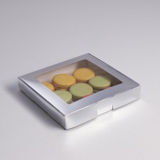 Self -charged box, with a window, silver, 19 x 19 x 3 cm