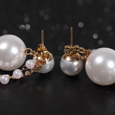 Earrings with pearls "path" to increase, white color in gold-1