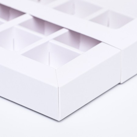 Box with a shell with a window under 12 sweets and chocolate tiles 23.7x19.9x3.1 cm-3