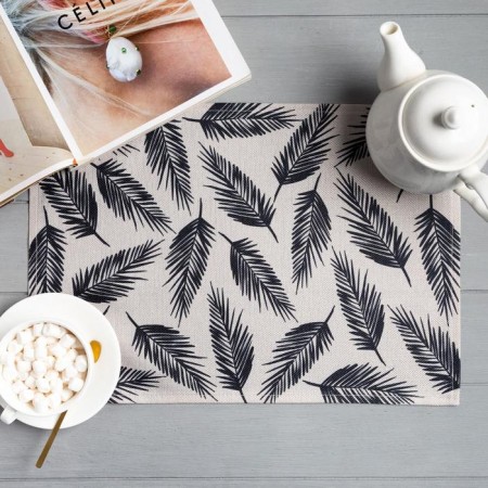 Napkin on the table of the share "feathers", 30x45 cm, polyester 100%