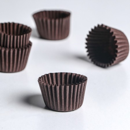 Baking uniform, brown 3 x 2.4 cm