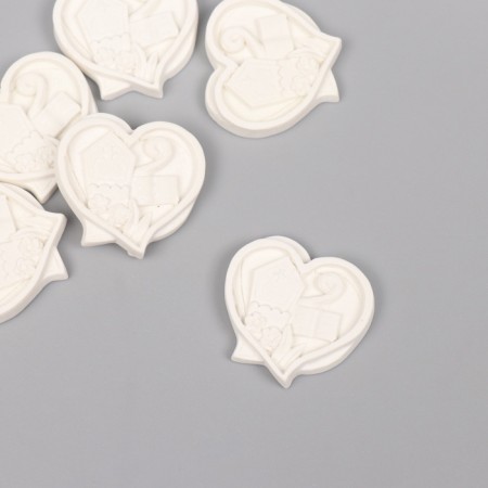 Decor for the creativity of Polystone "Heart with the book" White set 6 pcs 2.8x3 cm