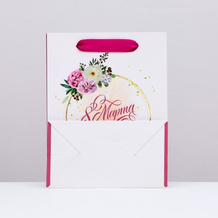 Laminated vertical package "March 8", 18 x 23 x 10 cm-1
