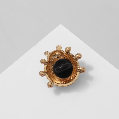 The “God's Layer” icon, the color is red-black in gold-3