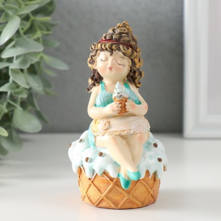 Polystone souvenir "Punislass the carrier with ice cream on Kexika" 7.5x6x11 cm-3