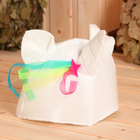 Model White Hat "Rainbow Unicorn"