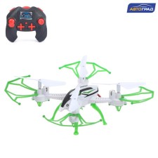 A quadrocopter radio -controlled Skydrone works on the battery, the color is green