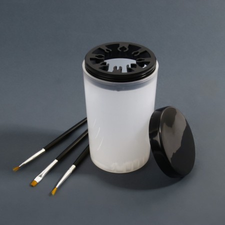 A capacity for cleaning and storing brushes, with holders and a lid, 200 ml, the color is transparent/black-1