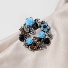 Clutch for the scarf 