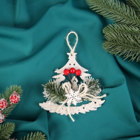 Christmas tree decoration "Christmas tree with berries" 11x11 cm, white