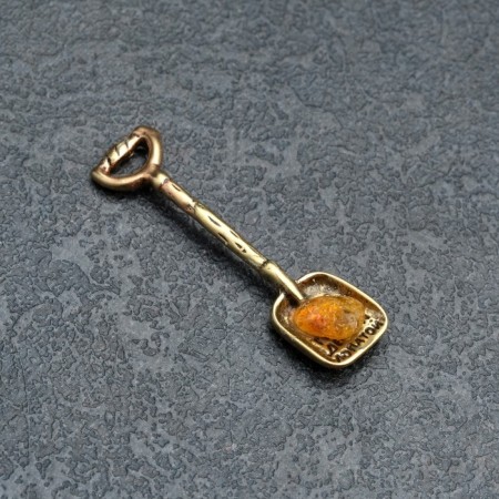 Koshelki souvenir "Shovel", brass, amber-1