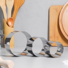 A set of baking forms and calculation 