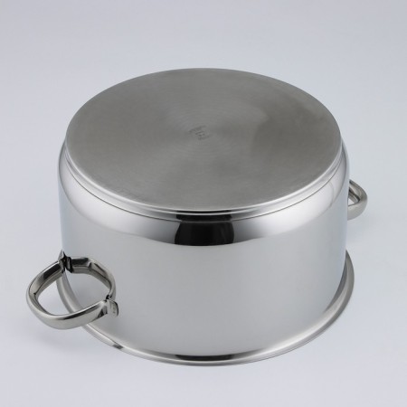 The pan is whole, 9 l, d = 28 cm, with a heat distribution layer, a metal cover-2