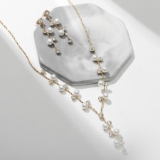 Set 2 objects: earrings, necklace 
