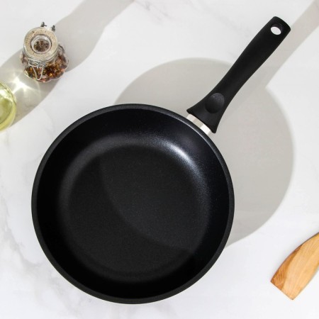 The “Tradition” pan, D = 24 cm, plastic handle, anti -stick coating, black color-1
