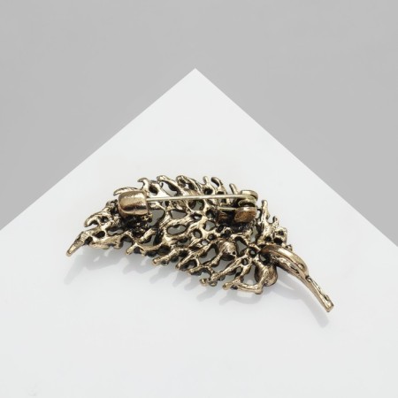 Brooch "Leaf", green color in gold-1
