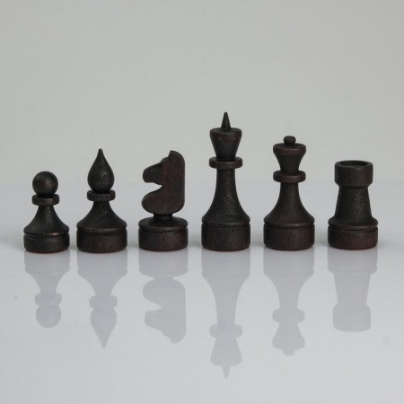 Chess figures made of an array of beech, with a velvet lining King H = 7.5 cm, Pig H = 4.3 cm-1