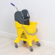 Cleaner trim for cleaning with mechanical vertical spin (metal mechanism) 31 l, yellow color
