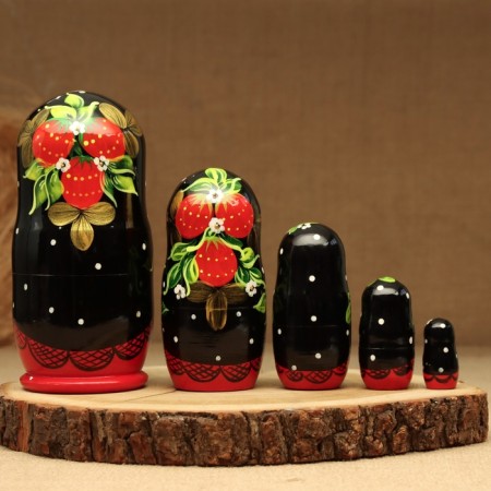 Nesting doll "strawberry", black scarf, 5 puppet, 18 cm-3