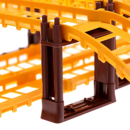 The STRACTASKAYA TRACK, with a machine, a tap and figures, works from batteries-4