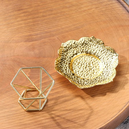 Flower powder and cones stand, golden, 5x9.7 cm-1
