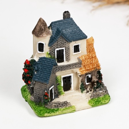 Figure "House Enchanted" 6x4x7cm-3
