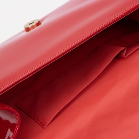 Back-clate on the valve, the color is red-3