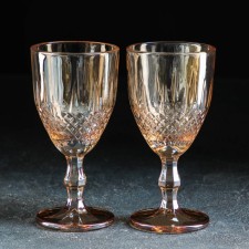 A set of glasses of glass shares 