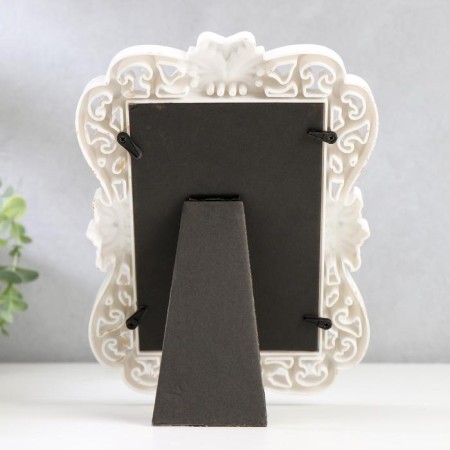 Photo frame plastic 10x15 cm "Figure" white with gold 22x16 cm-2