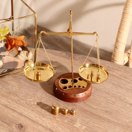 Libra "Skail" brass 21x24 cm-2