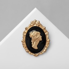 Brooch 