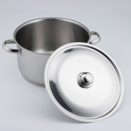 The pan is whole, 9 l, d = 28 cm, with a heat distribution layer, a metal cover-1