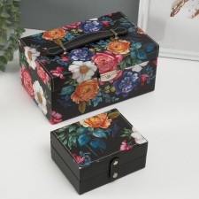 Casket to the leatherette for decorations the chest 