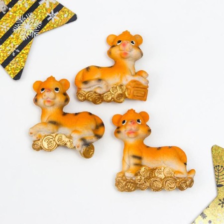 Magnet Polystone "Tigerok-Malysh on gold coins" MIX 6x2x5.5 cm
