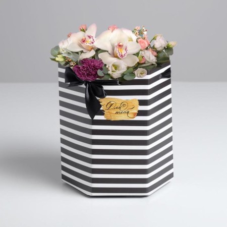 Box a gift folding hexagon "Monochrome", 17 x 14.8 x 19.5 cm-1