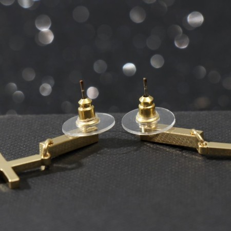 Earrings Metal "crosses" are small, color gold-3