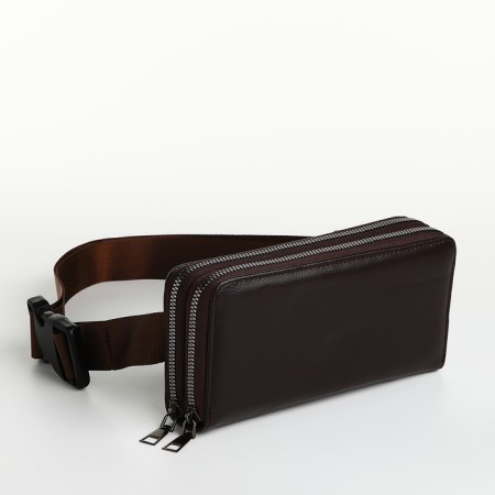 Male purse-clate on the zipper Textura, brown color