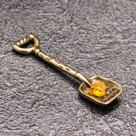Koselka souvenir "Königsberg shovel", with natural amber-1