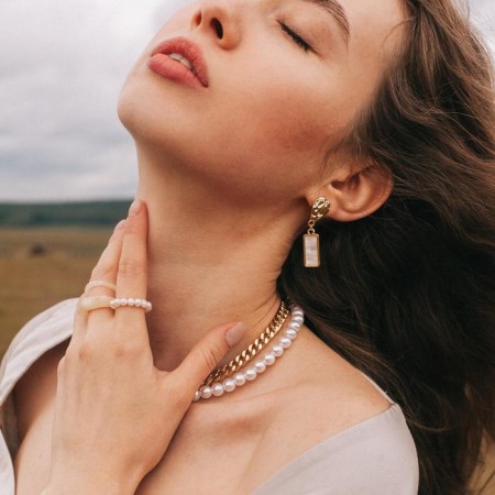 The necklace "chain" with beads, white color in gold, l = 45cm-4