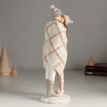 Souvenir Polystone "Winter hugs of lovers" 9,5x8x27 cm-1