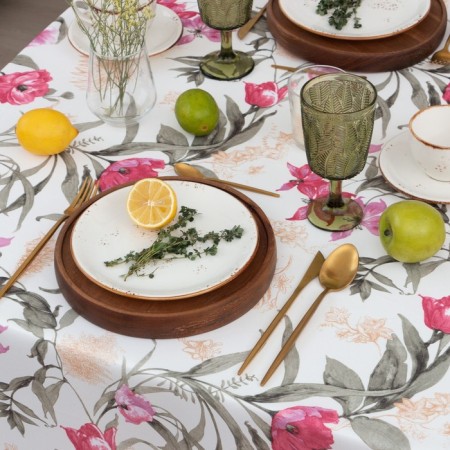 The tablecloth "Buttercup" is 145x250 cm, 100% p/e-2