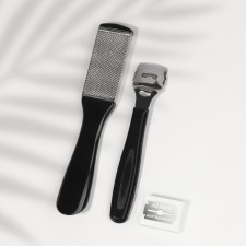 A set for a pedicure, 3 objects, on a blister, black color