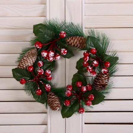 New Year's wreath D-16 cm "Winter magic" berries and cones