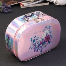 Casket to the leatherette for cosmetics 